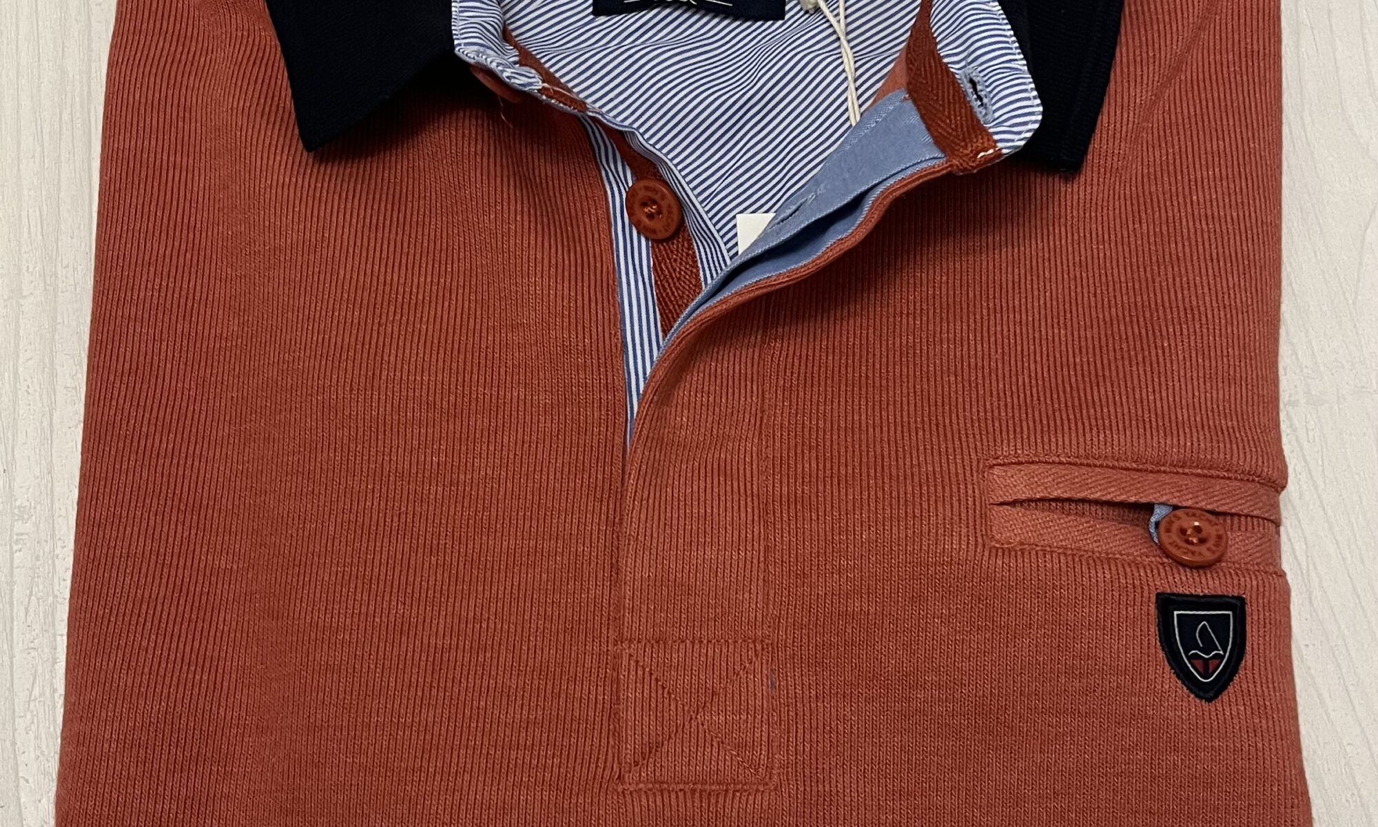 sweat polo de la marque yacht collection coloris rouille ref 175. vêtements de qualité. sopaouest.fr